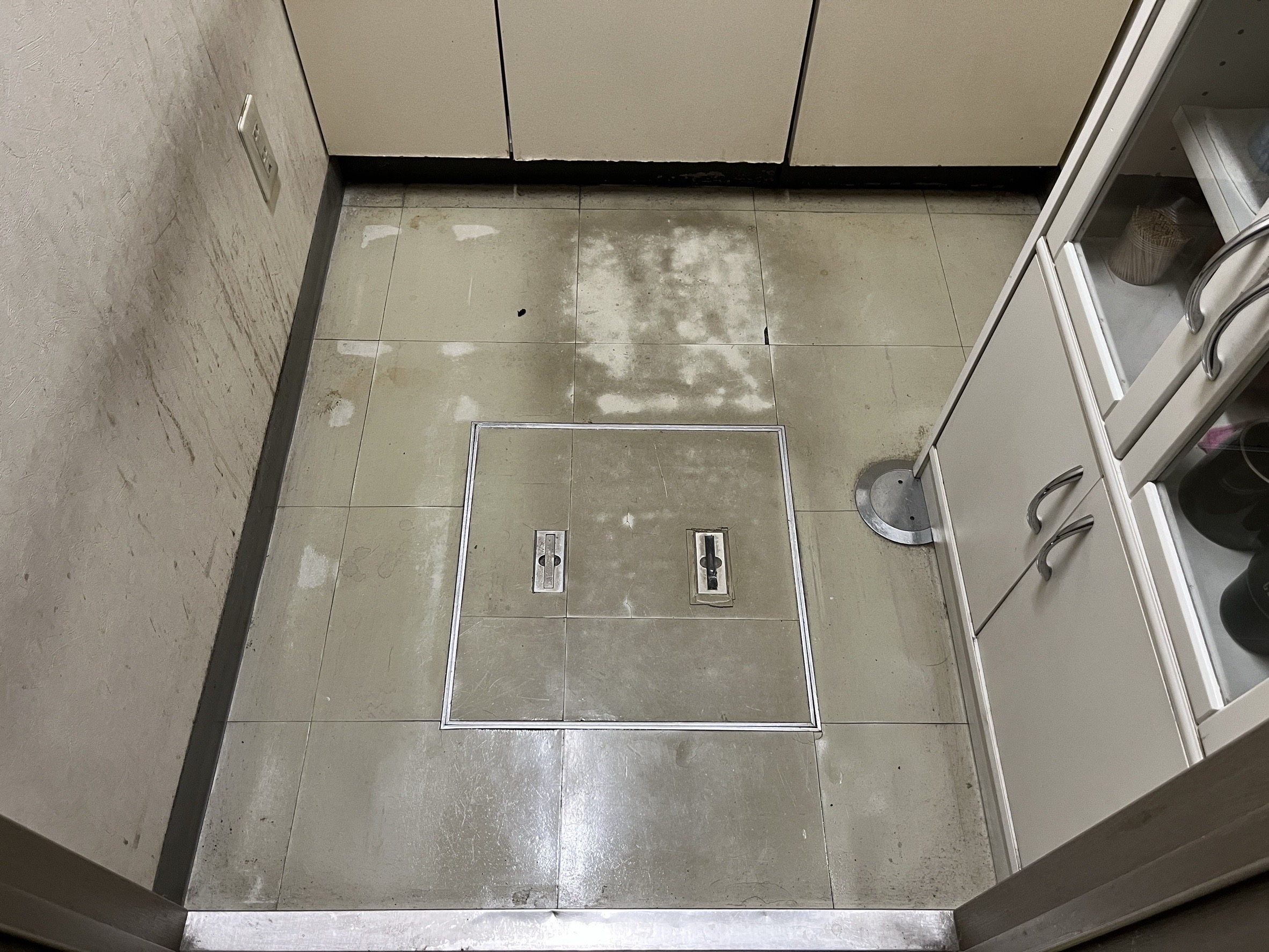 【小樽市】某事務所床面剥離作業