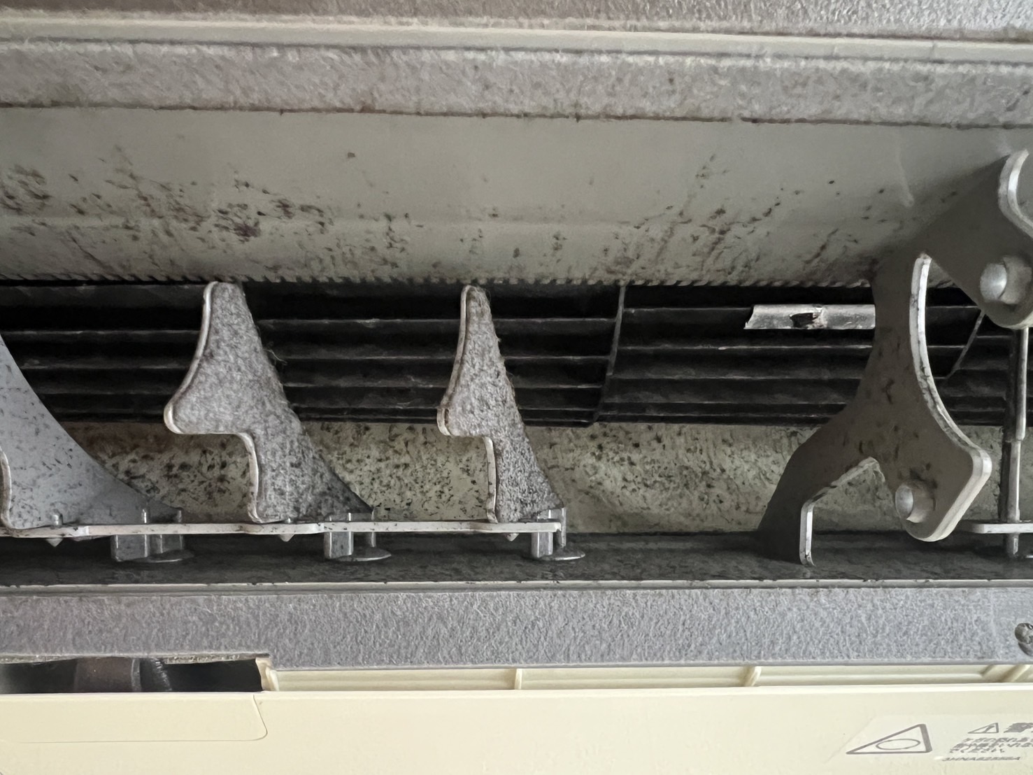 【札幌市】壁掛け型エアコン(大型)分解洗浄清掃