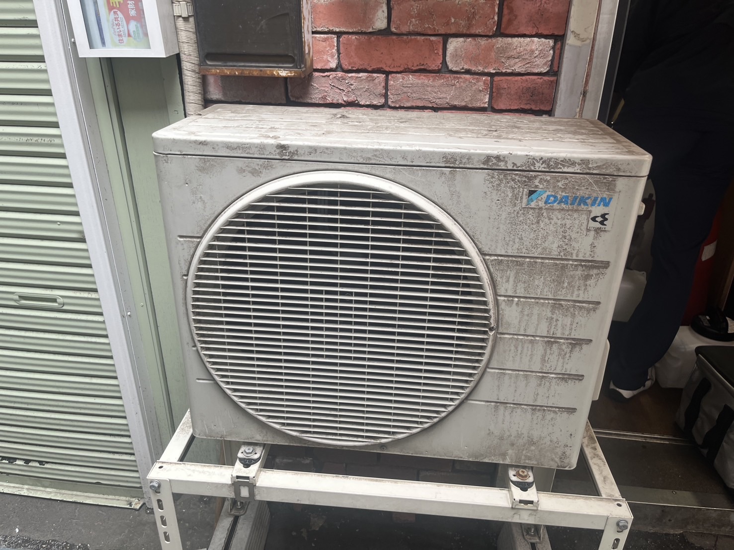 【札幌市】壁掛けエアコン室外機分解洗浄清掃